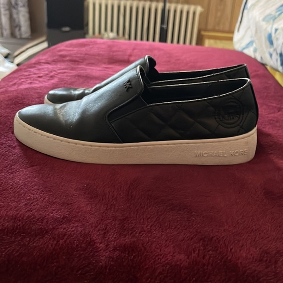 Womens size 6 Michael slip on shoes - Picture 2 of 3